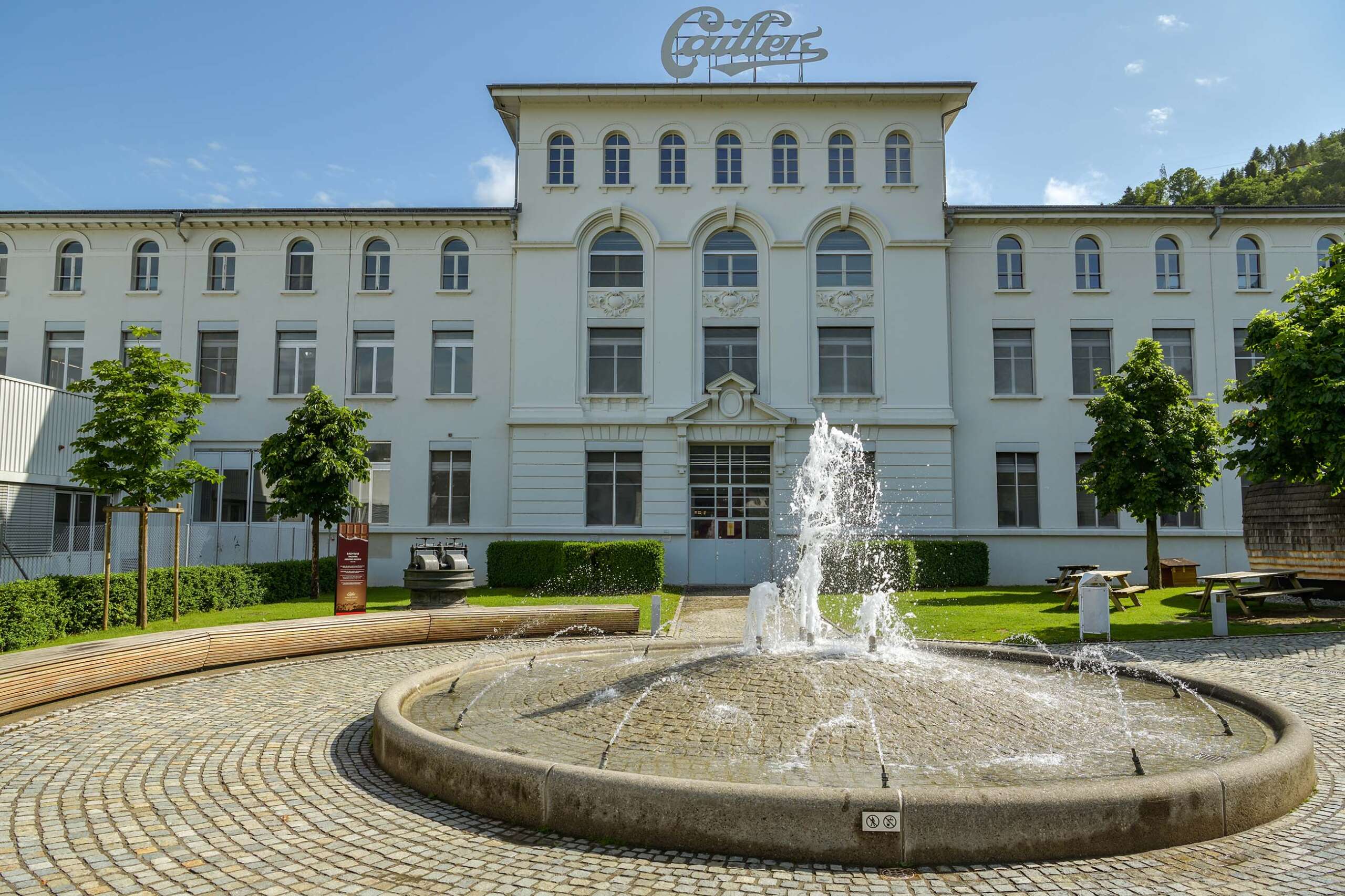 Maison Cailler facade and fountain